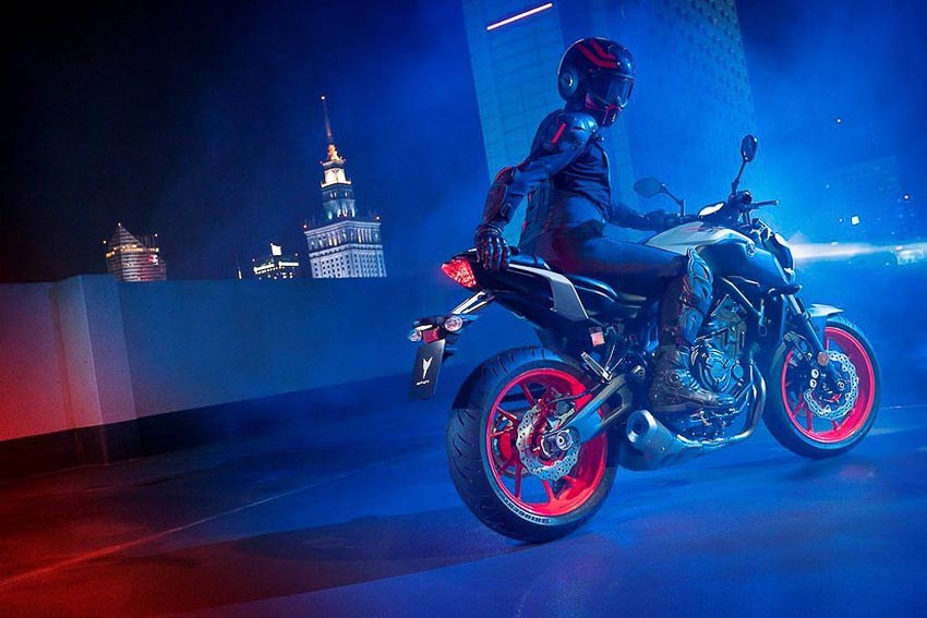 dan-naked-bike-Yamaha-MT-2019-ca-tinh-7