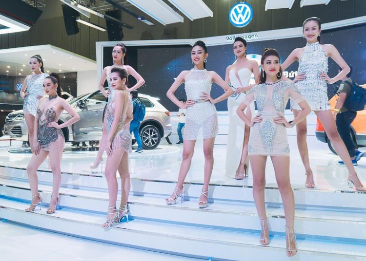 dan-sao-va-nguoi-mau-tai-Vietnam-Motor-Show-2018