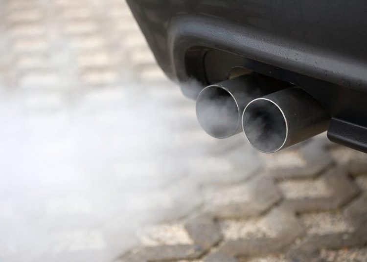 dau-hieu-canh-bao-ban-can-thay-ong-xa-oto