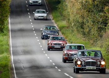 hanh-trinh-50-nam-lich-su-qua-8-doi-Jaguar-XJ