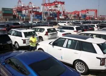 Mới đầu tháng 10, ôtô giá rẻ Trung Quốc ào ạt đổ vào thị trường Việt Nam