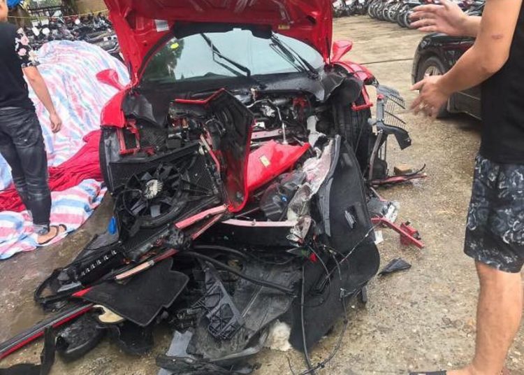 sieu-xe-Ferrari-488-GTB-cua-ca-si-Tuan-Hung-gap-nan