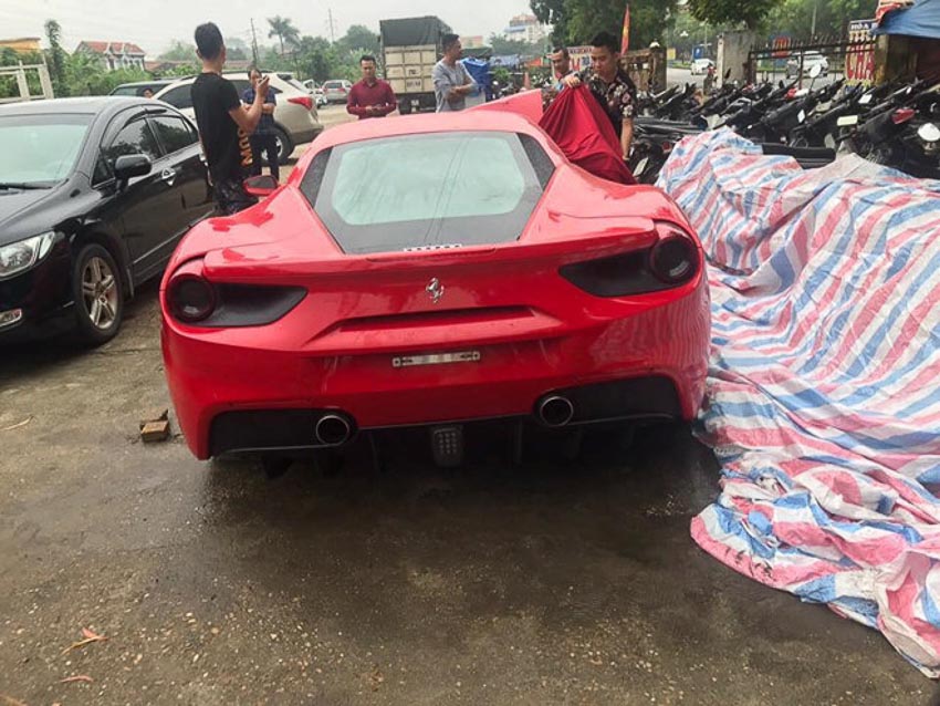 sieu-xe-Ferrari-488-GTB-cua-ca-si-Tuan-Hung-gap-nan