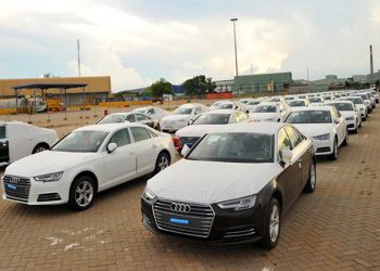 Xe nhập khẩu ồ ạt đổ về, mua bán ôtô kiểu “bia kèm lạc” đến hồi kết?