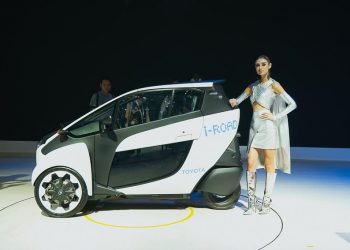 xe-dien-ba-banh-Toyota-i-ROAD