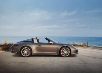 Ra mắt phiên bản đặc biệt Porsche 911 Targa 4 GTS Exclusive Manufaktur Edition giá hơn 5 tỉ đồng