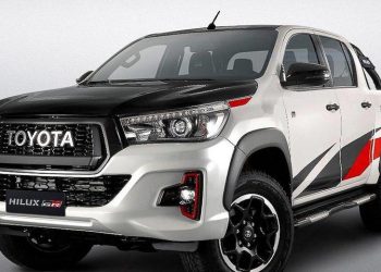 Đầu xe Toyota Hilux GR Sports