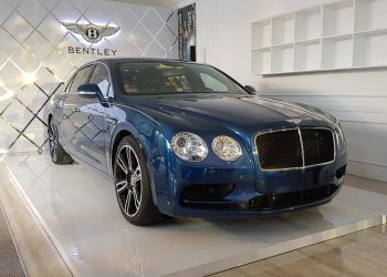 Cận cảnh chiếc Bentley Flying Spur V8 S vừa về Việt Nam với giá 16,686 tỉ đồng