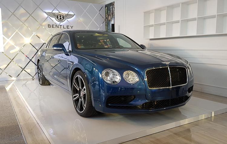 Cận cảnh chiếc Bentley Flying Spur V8 S vừa về Việt Nam với giá 16,686 tỉ đồng