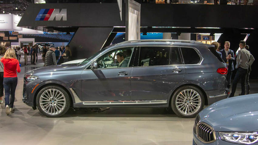 BMW X7 2019 phiên bản xDrive50i lắp máy xăng V8 