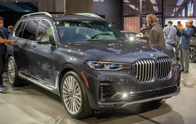 BMW X7 2019 phiên bản xDrive50i lắp máy xăng V8