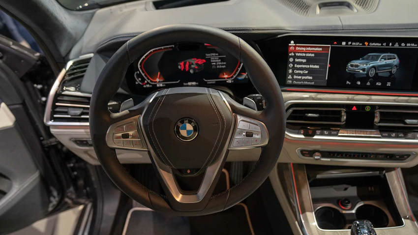 BMW X7 2019 phiên bản xDrive50i lắp máy xăng V8 
