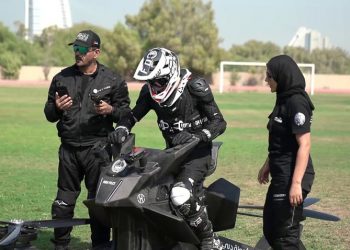 Cảnh sát Dubai tập lái xe bay 2