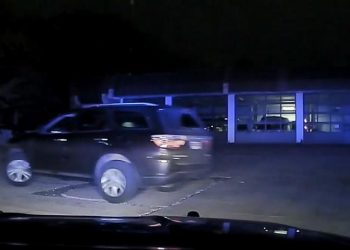 Cậu bé 11 tuổi trộm xe của mẹ bị cảnh sát truy đuổi