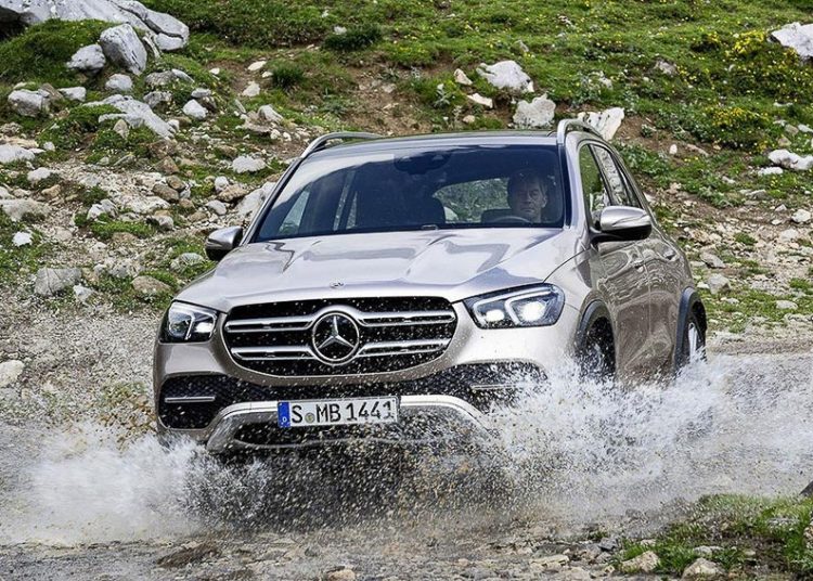 Công nghệ E-Active Body Control trên xe Mercedes 1