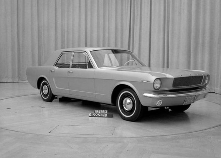 Ford Mustang 1