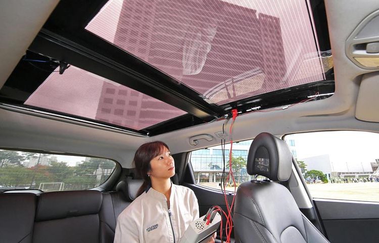 Pin năng lượng mặt trời trên nóc xe 1