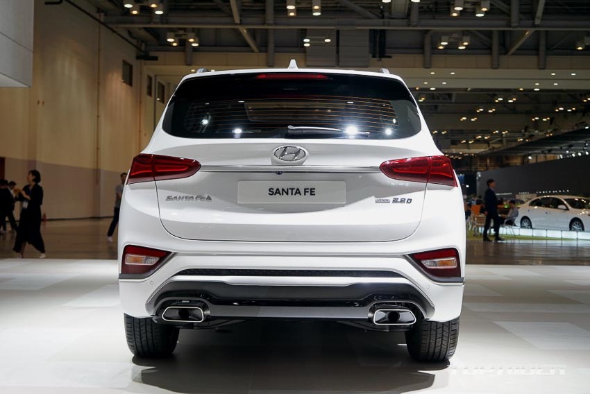 Phần đuôi xe Hyundai Santa Fe 2019 phiên bản Inspiration 1