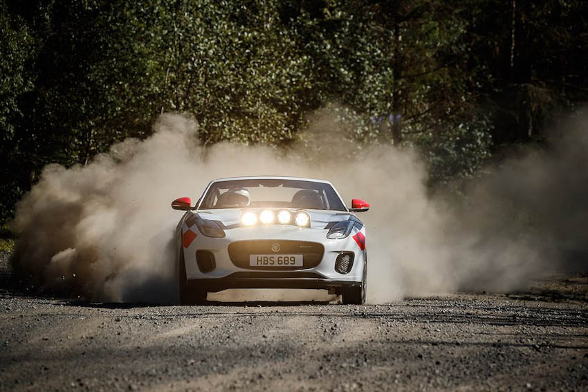 Jaguar F-TYPE Rally “quẩy tung” trên đường đua việt dã chuyên nghiệp 1