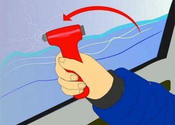 Lối thoát là cửa kính