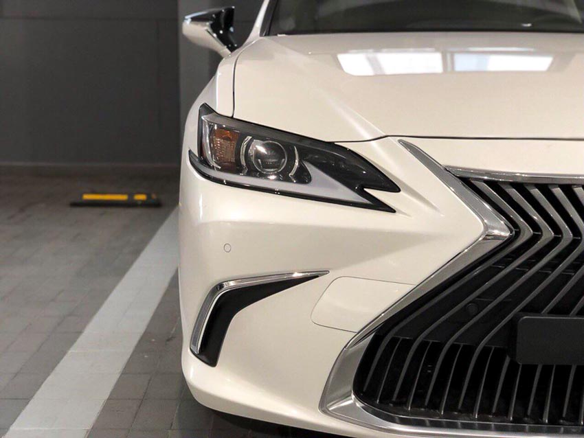 Đèn xe trước Lexus ES 2019 phiên bản ES250