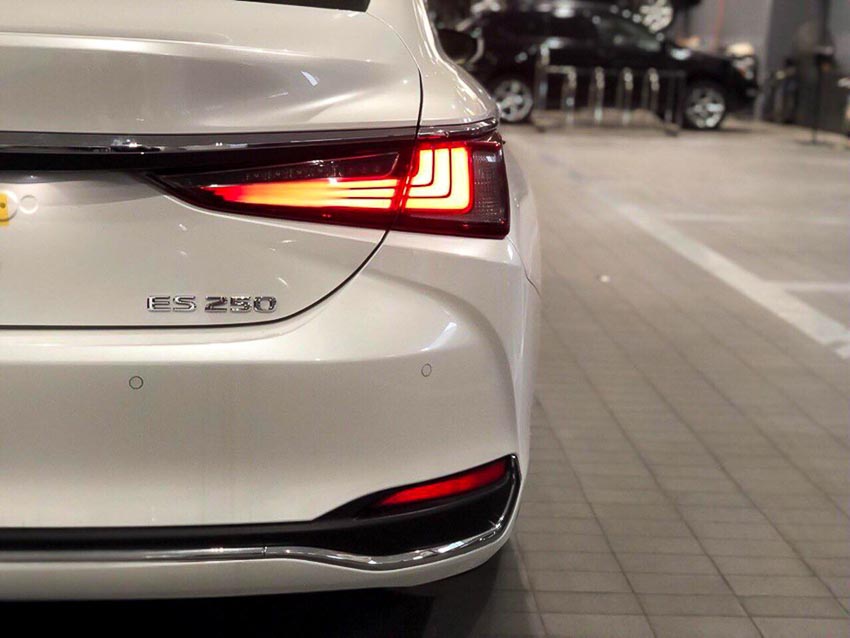 Đèn xe sau Lexus ES 2019 phiên bản ES250