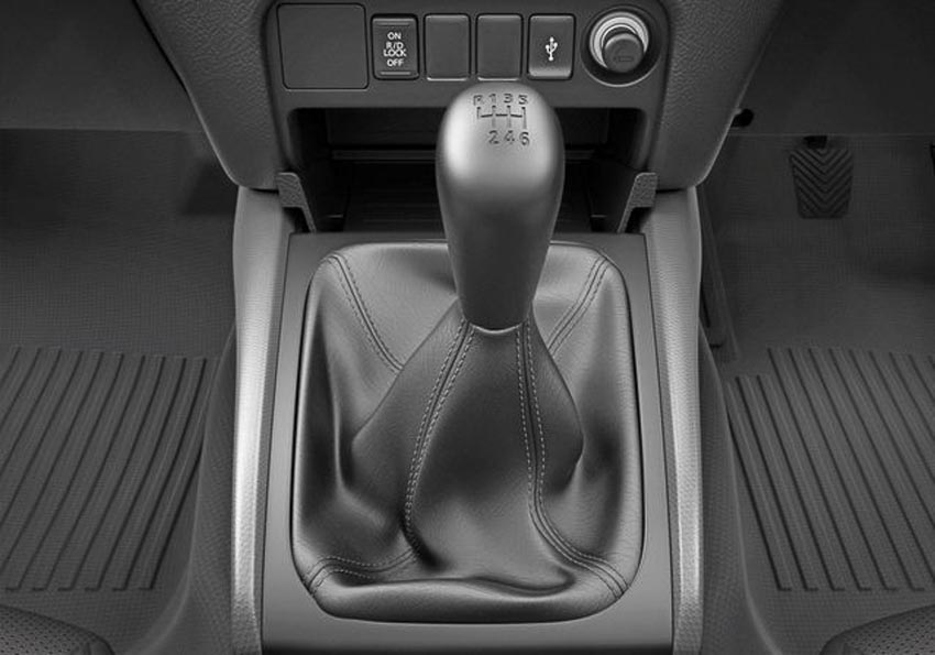 Khoang nội thất Mitsubishi Triton 2019 5