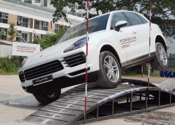 Trải nghiệm lái địa hình với Porsche Cayenne thế hệ mới tại Việt Nam