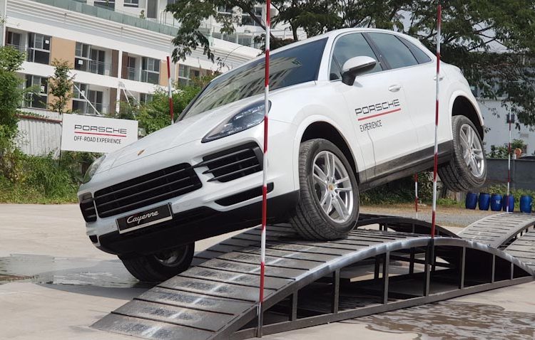 Trải nghiệm lái địa hình với Porsche Cayenne thế hệ mới tại Việt Nam