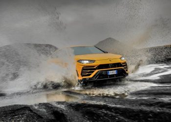 Lamborghini URUS chinh phục cung đường “nước và lửa” tại đảo quốc Iceland