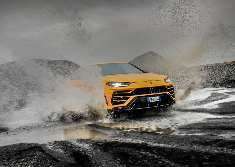 Lamborghini URUS chinh phục cung đường “nước và lửa” tại đảo quốc Iceland