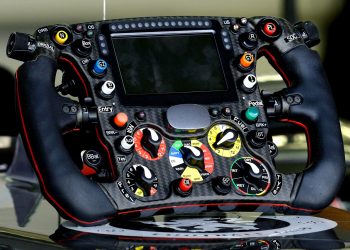 Giải mã “Ma trận” nút bấm trên vô-lăng xe đua F1