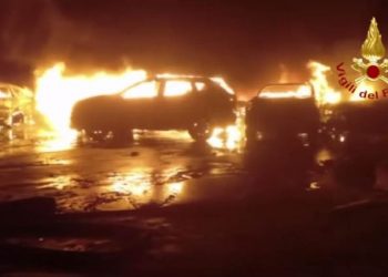 Hàng trăm xe Maserati cháy trơ khung tại Italy 2