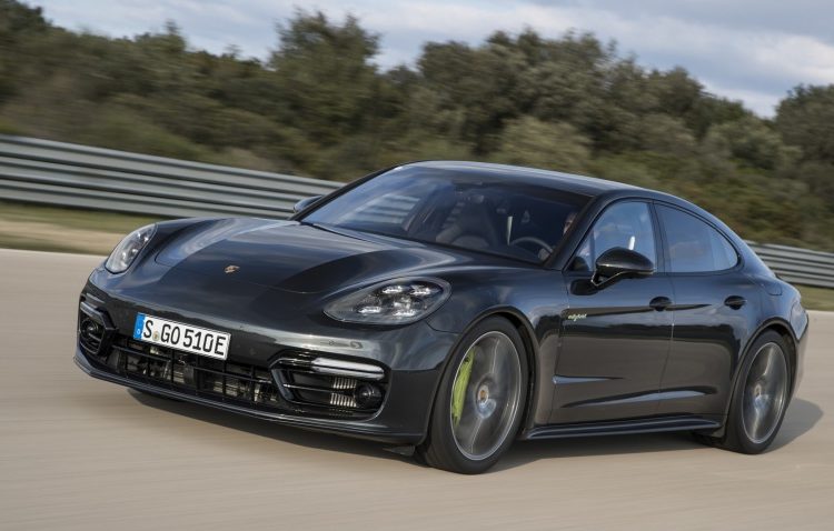 Triệu hồi Porsche Panamera trên toàn thế giới vì lỗi vô-lăng mất trợ lực điện
