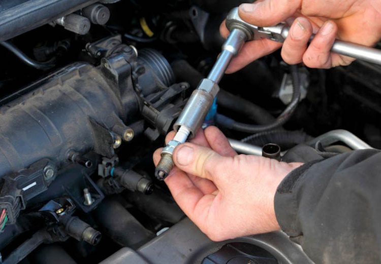 Thay thế bugi đánh lửa: 30.000 – 40.000 km/lần