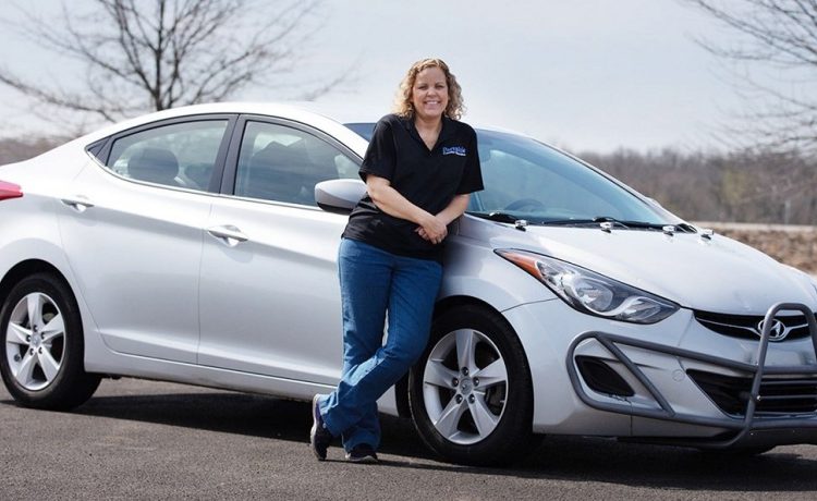 Nữ tài xế “triệu dặm” được Hyundai tặng nguyên chiếc Elantra 2019 mới