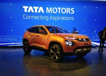 Tata Motors xuống hạng tín dụng vì doanh số Jaguar Land Rover tụt giảm