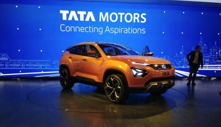 Tata Motors xuống hạng tín dụng vì doanh số Jaguar Land Rover tụt giảm