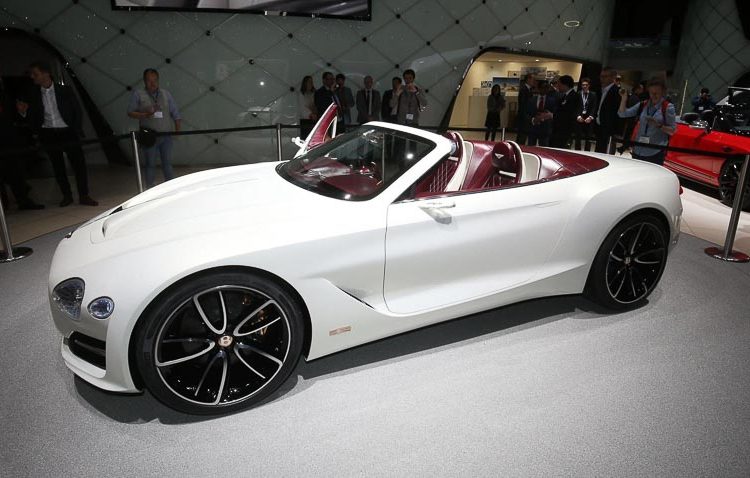 Bentley thừa nhận đang dần mất khách trước sự đổi mới của Porsche, Tesla 2