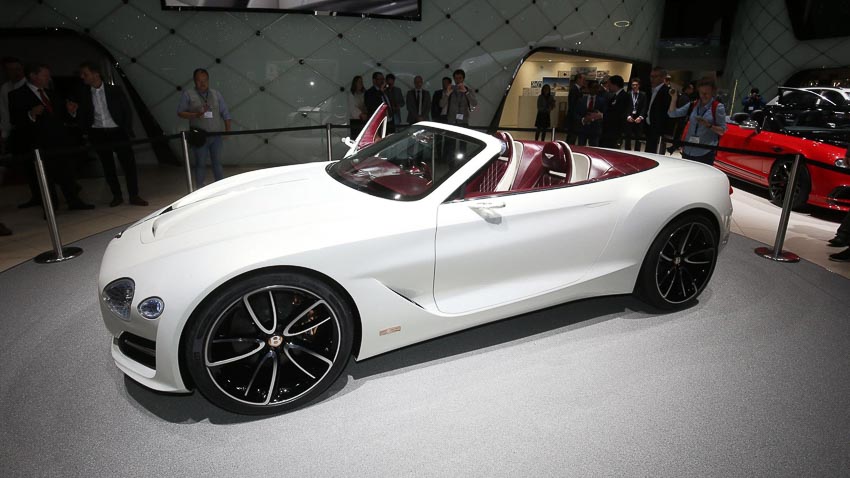 Bentley thừa nhận đang dần mất khách trước sự đổi mới của Porsche, Tesla 2
