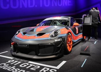 Porsche 911 GT2 RS Clubsport phiên bản đường đua 1