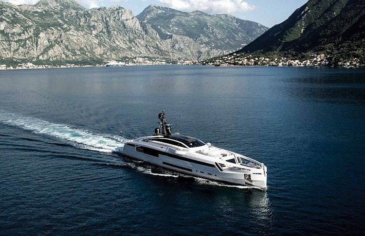 siêu du thuyền Rossinavi Aurora 8