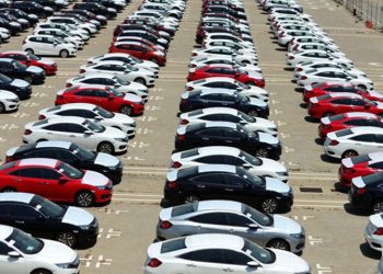 Thị trường mua sắm cuối năm sôi động, ôtô nhập ồ ạt cập cảng Việt Nam