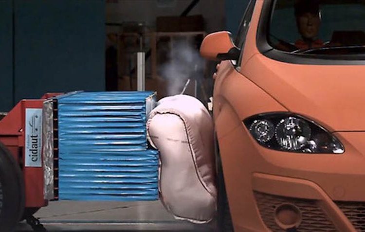 Túi khí bên ngoài xe của hãng ZF 1