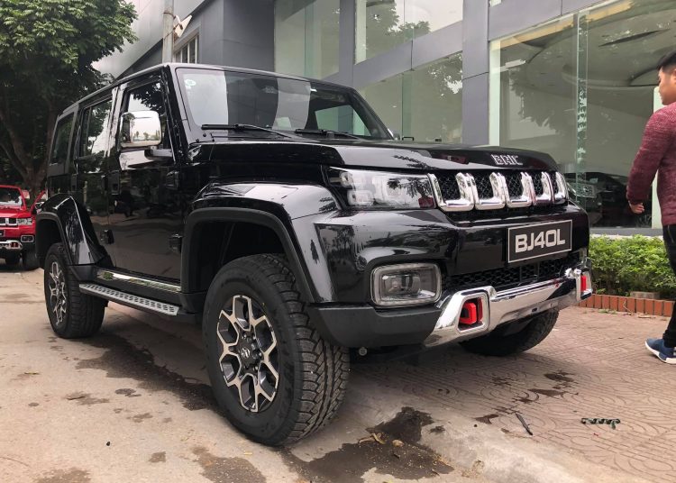 Xe Trung Quốc nhái Jeep và Mercedes về Việt Nam trước tết