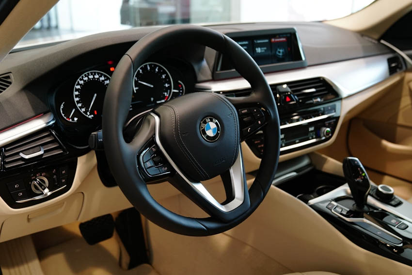 BMW 5-Series thế hệ 7 