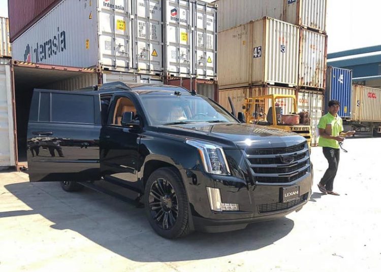Cadillac Escalade bản độ Lexani 1
