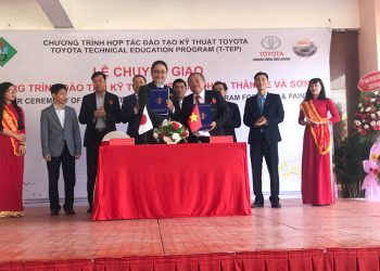 Toyota Việt Nam tài trợ gói thiết bị kỹ thuật đào tạo sửa chữa Thân xe và Sơn cho ĐHSP Vĩnh Long