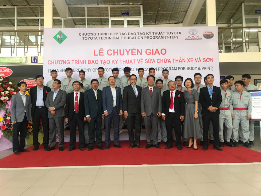 Toyota Việt Nam tài trợ gói thiết bị kỹ thuật đào tạo sửa chữa Thân xe và Sơn cho ĐHSP Vĩnh Long 