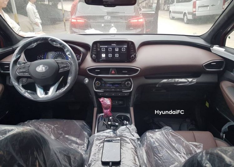 Cận ngày ra mắt, lộ ảnh nội thất Hyundai Santa Fe 2019 bản full-option